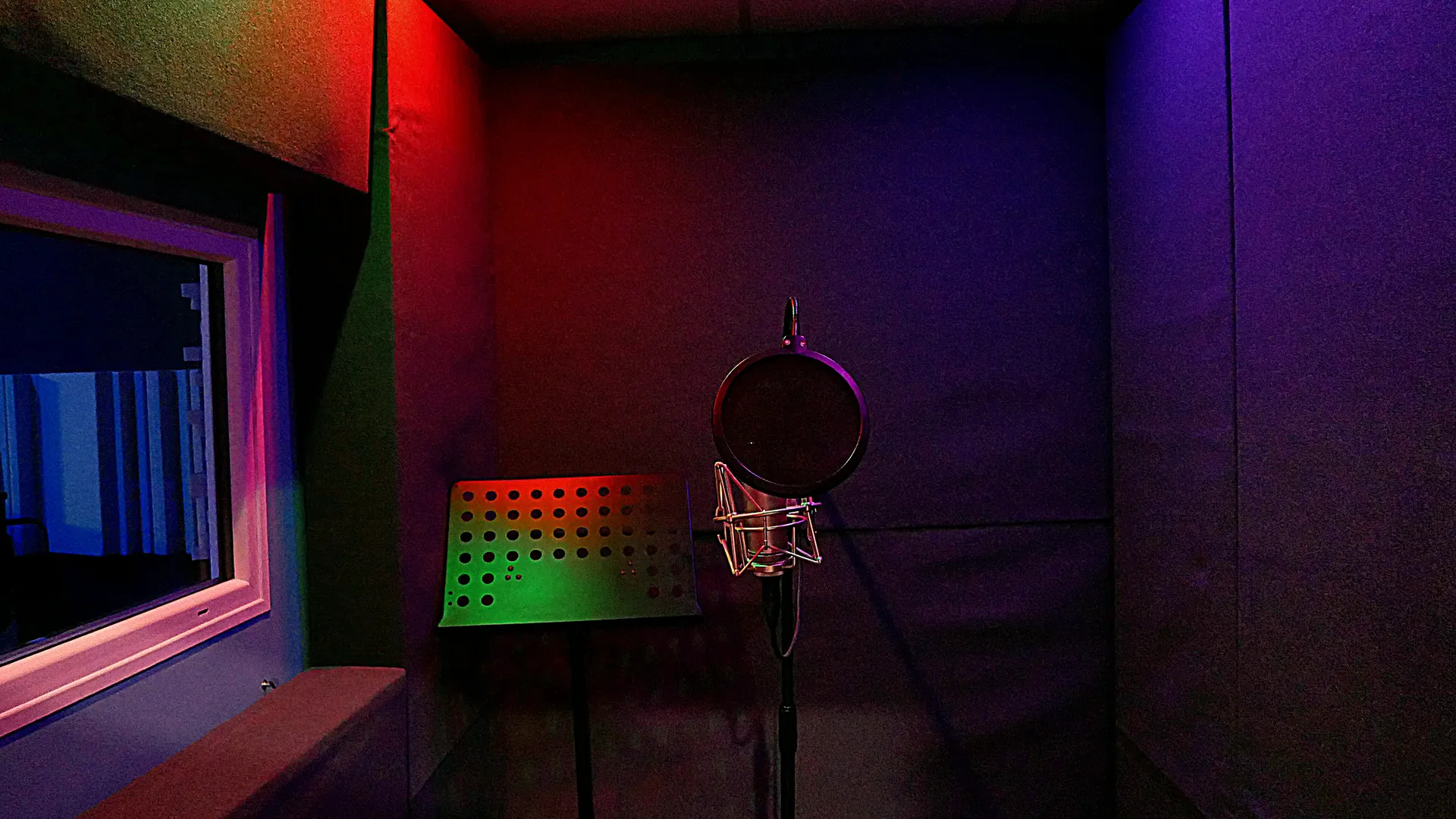 La cabine vocale insonorisée — studio NP Recording à Aubagne