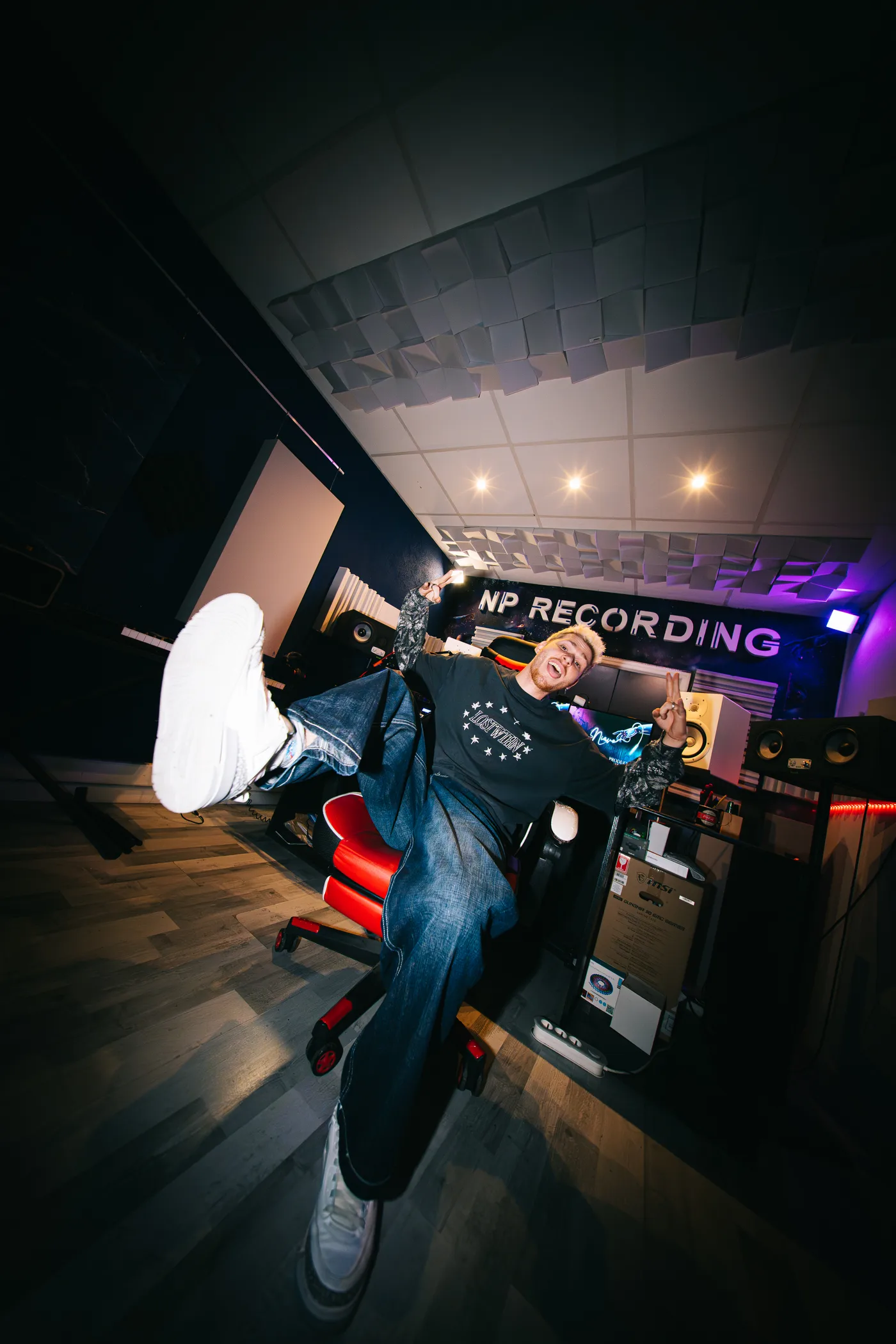 NIAVO en studio chez NP Recording, moment de détente